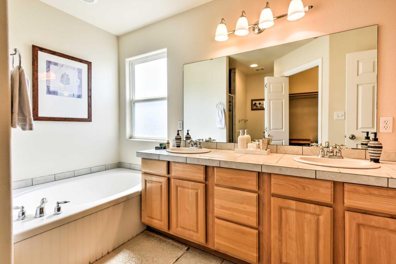 Waterfront Corpus Christi Townhome With Pool And Dock! Екстериор снимка